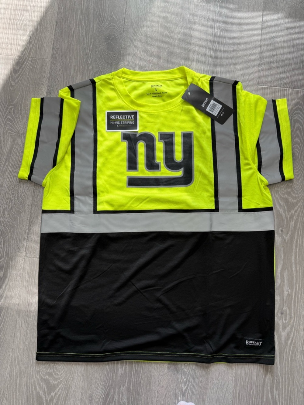 Buffalo Outdoors Men’s New York Giants Reflective Tee NWT